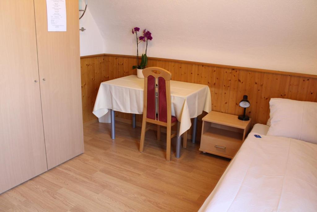 Hotel Glaernisch Hof Horgen Room photo
