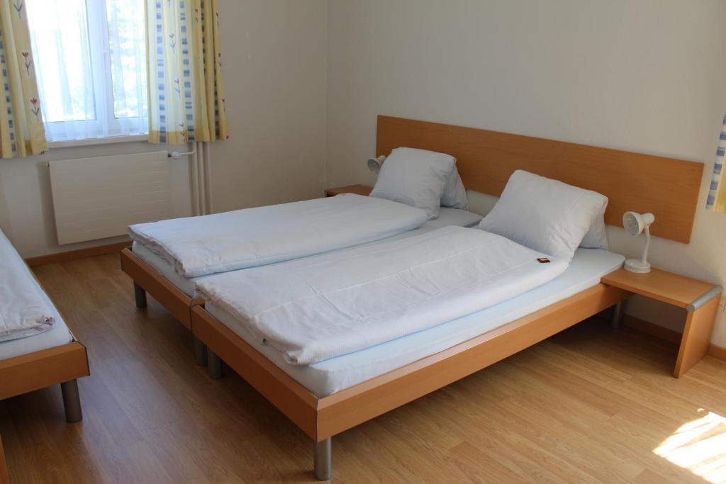 Hotel Glaernisch Hof Horgen Room photo