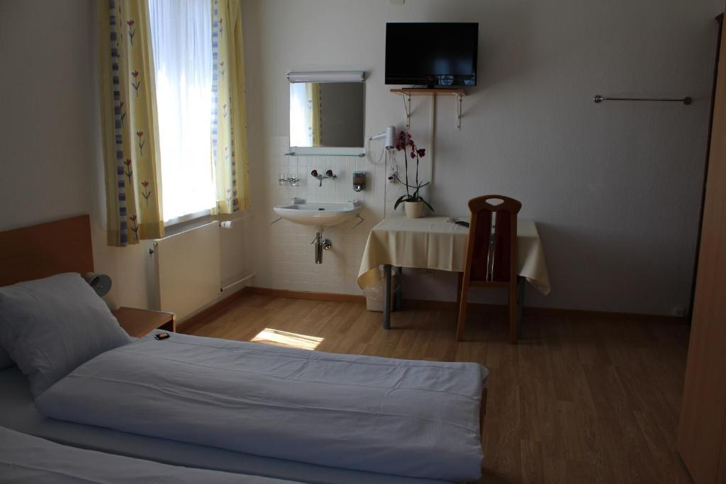 Hotel Glaernisch Hof Horgen Room photo